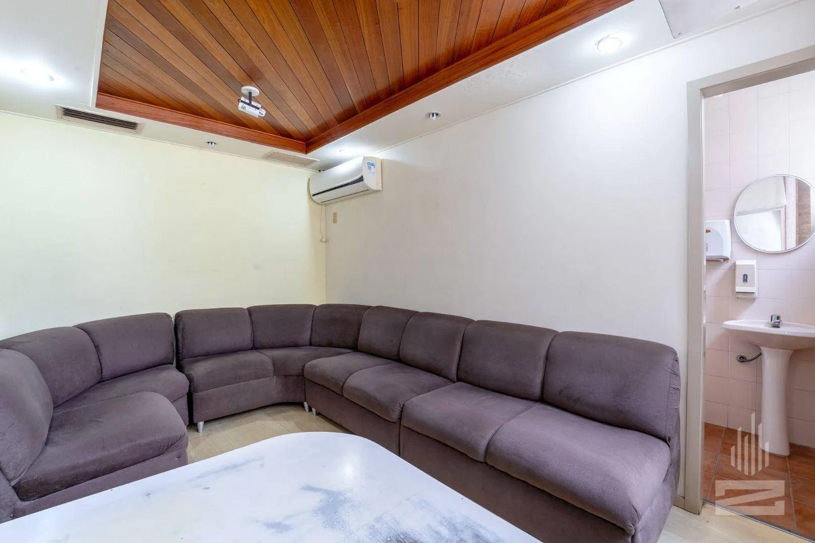 Sala Comercial à Venda Totalmente Mobiliada e com 57m no bairro Centro em Blumenau — foto 5