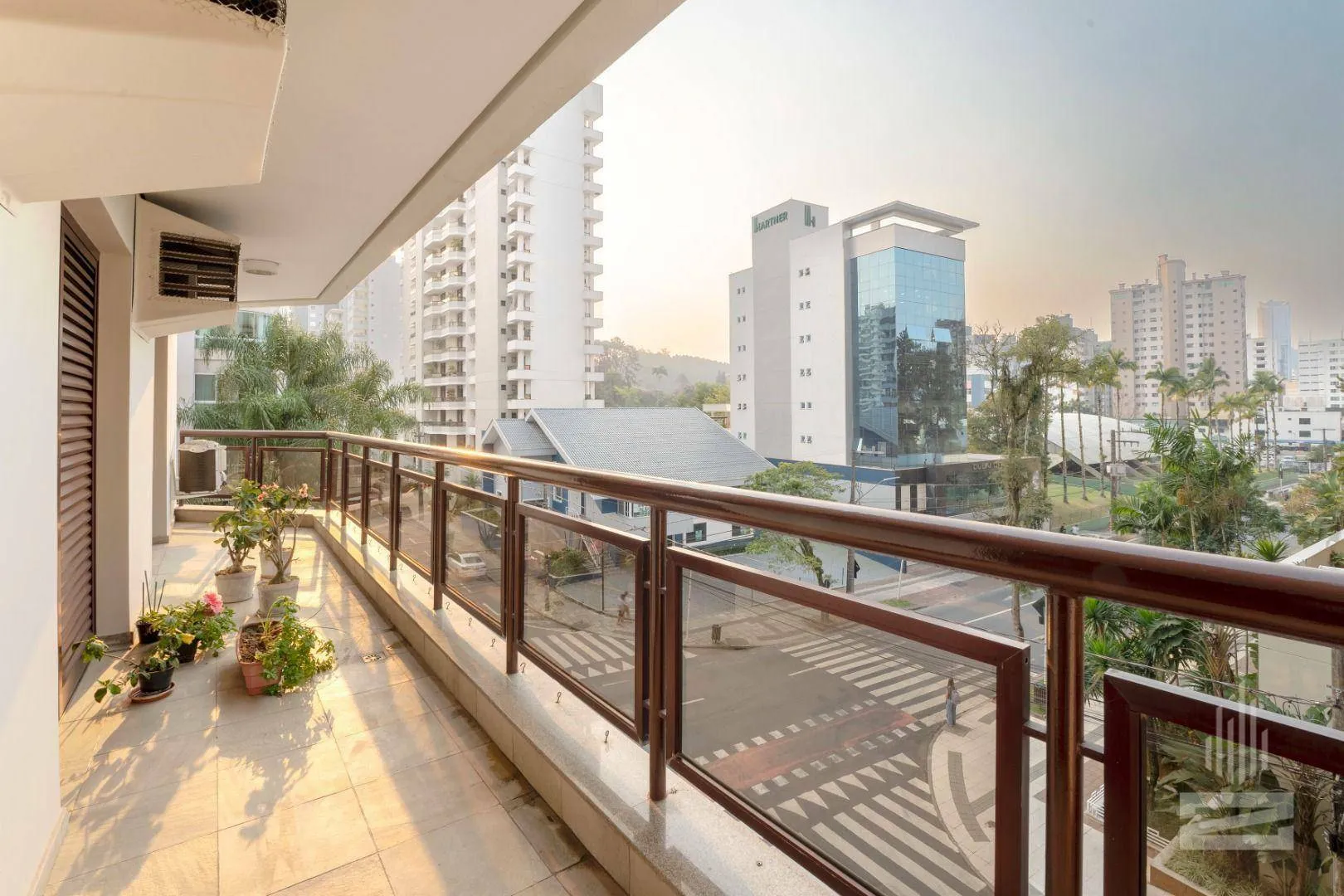Apartamento à Venda com 3 Dormitórios e Mobiliado em Região Nobre no bairro Jardim Blumenau em Blumenau - foto 1