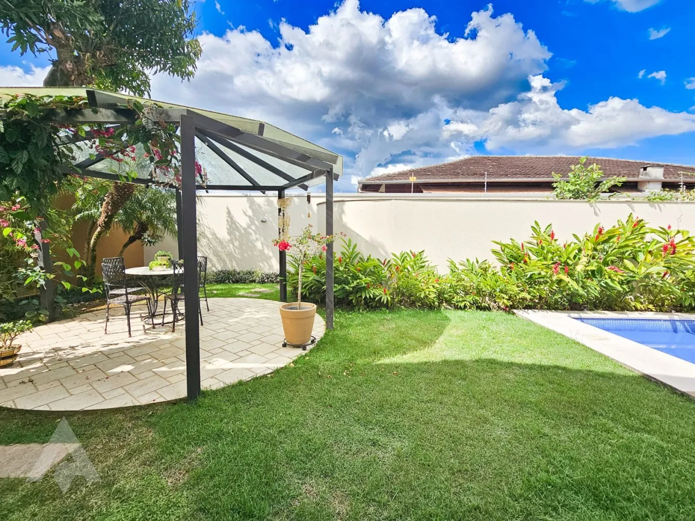 Uma casa em condomínio pensada para quem valoriza espaço, privacidade e bem-estar apenas 1km da Vila Germânica! — foto 3