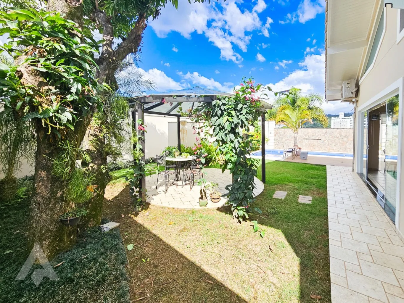Uma casa em condomínio pensada para quem valoriza espaço, privacidade e bem-estar apenas 1km da Vila Germânica! — foto 5