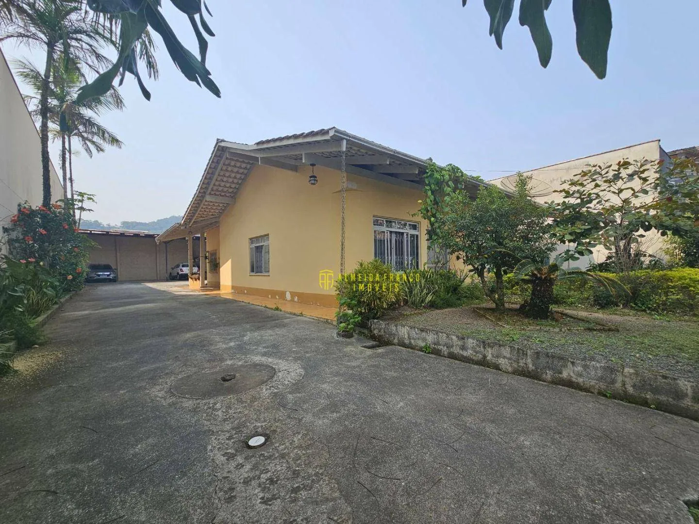 Casa com amplo terreno de 684m no Bairro Itoupava Norte. - foto 1