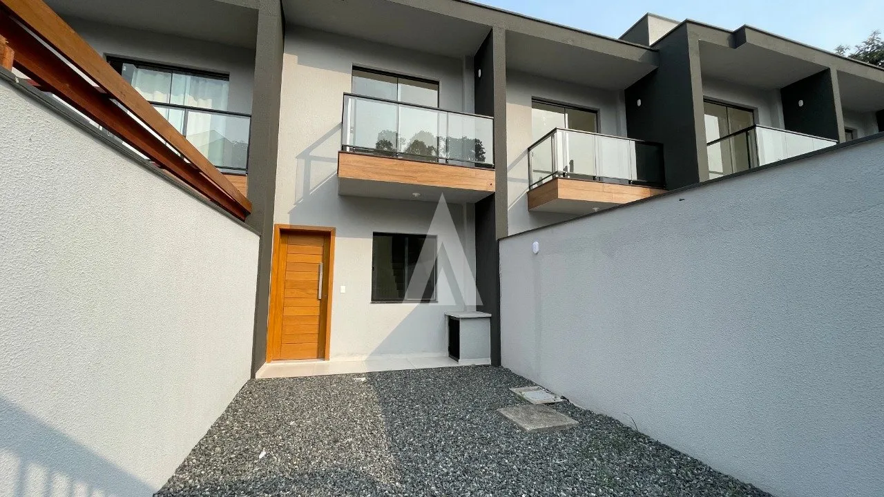 Sobrado geminado com 2 suítes à venda no bairro Anita Garibaldi em Joinville - SC, de R$ 485.000,00 por 480.000,00 - foto 1