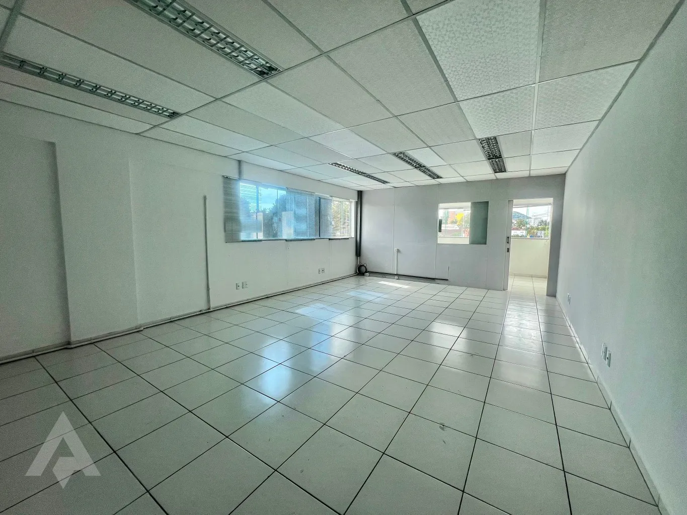 Sala comercial de 70m para locação por R$ 2.478,00 - Bairro Itoupava Seca - Blumenau/SC — foto 2