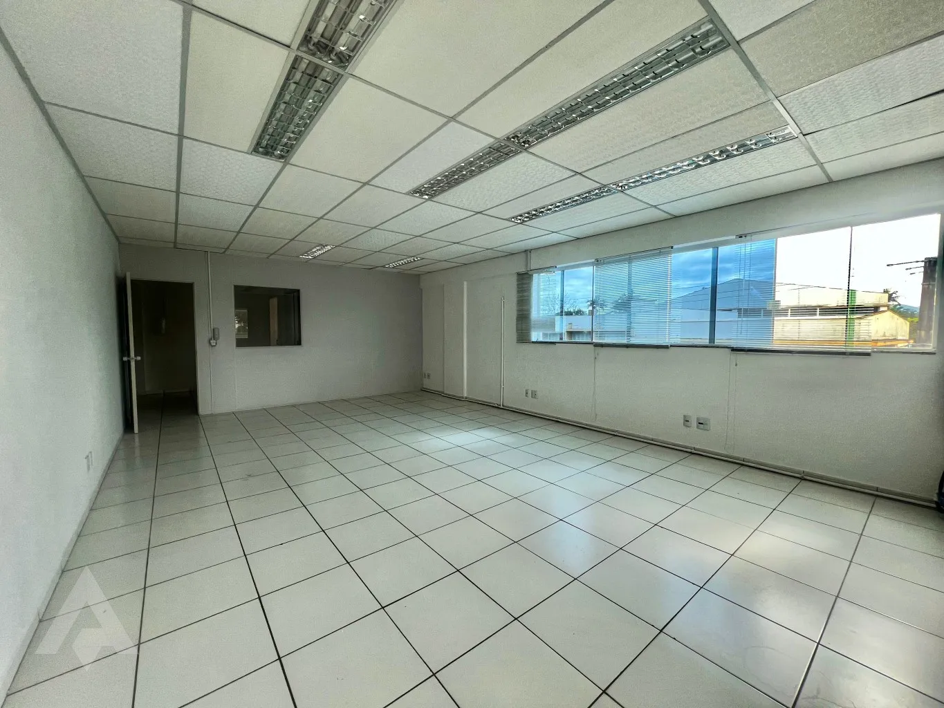 Sala comercial de 70m para locação por R$ 2.478,00 - Bairro Itoupava Seca - Blumenau/SC — foto 3
