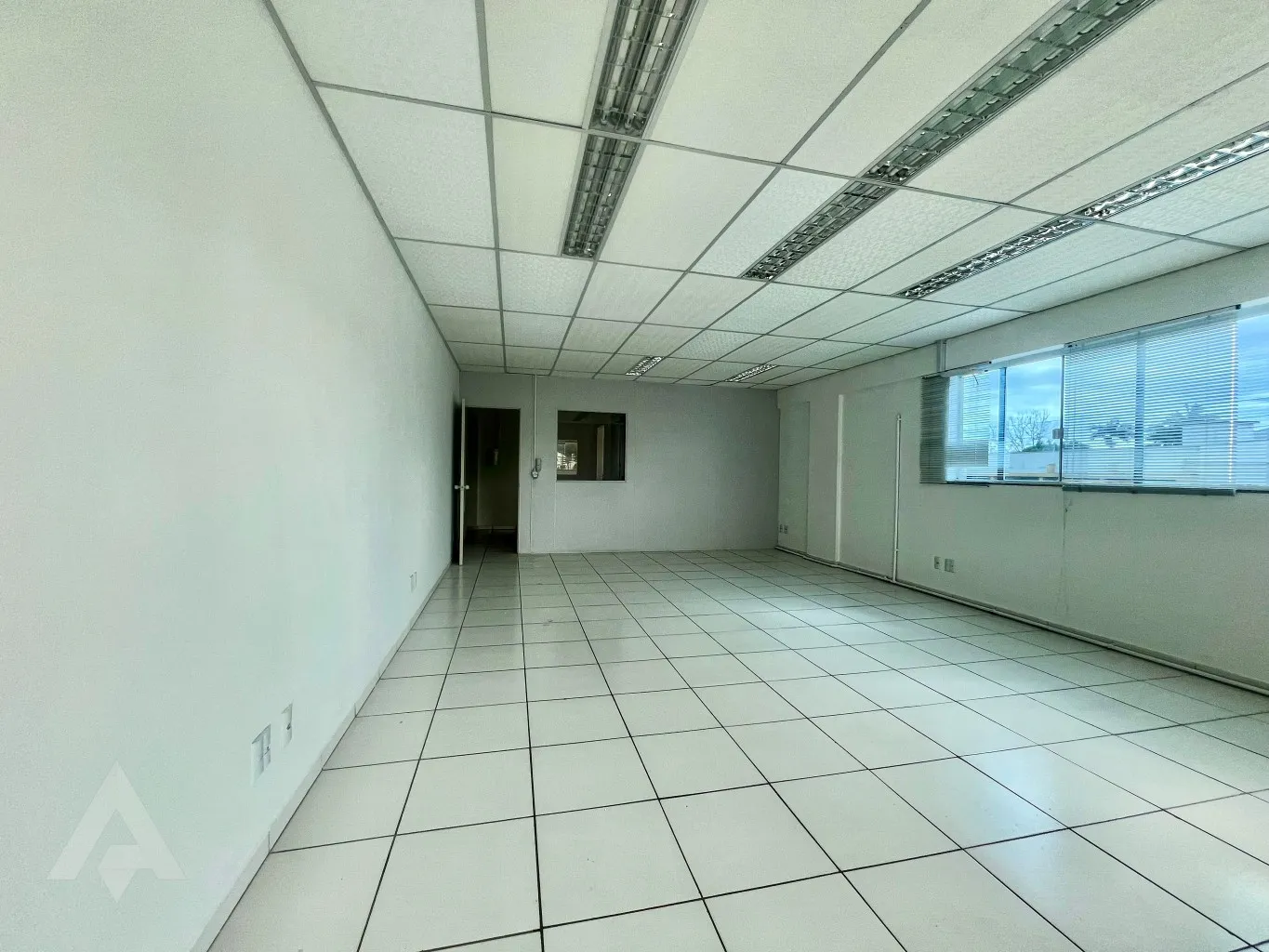 Sala comercial de 70m para locação por R$ 2.478,00 - Bairro Itoupava Seca - Blumenau/SC — foto 4