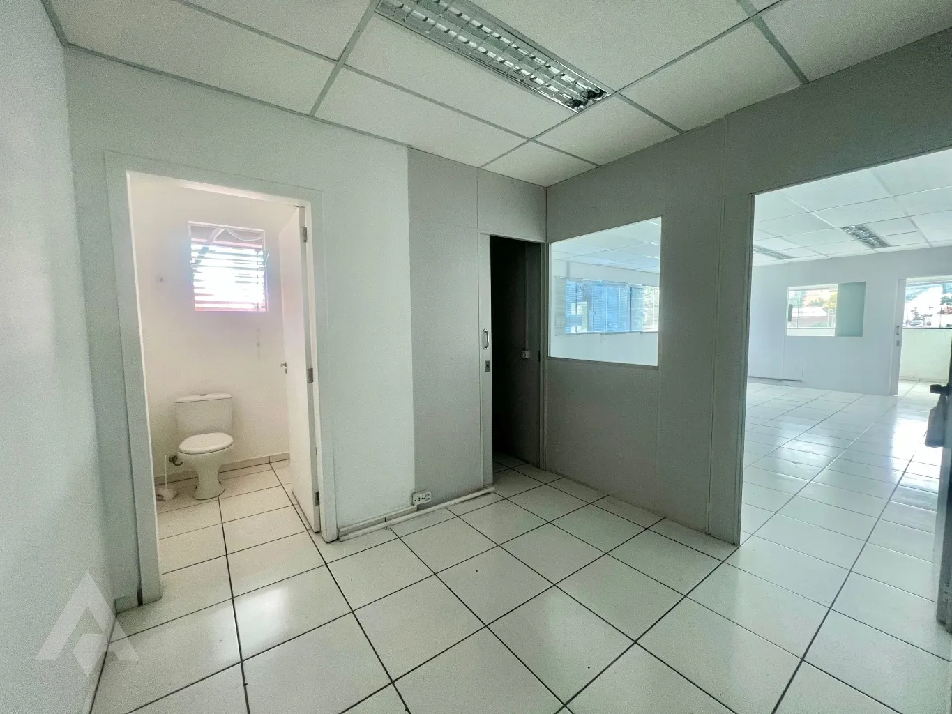 Sala comercial de 70m para locação por R$ 2.478,00 - Bairro Itoupava Seca - Blumenau/SC — foto 7