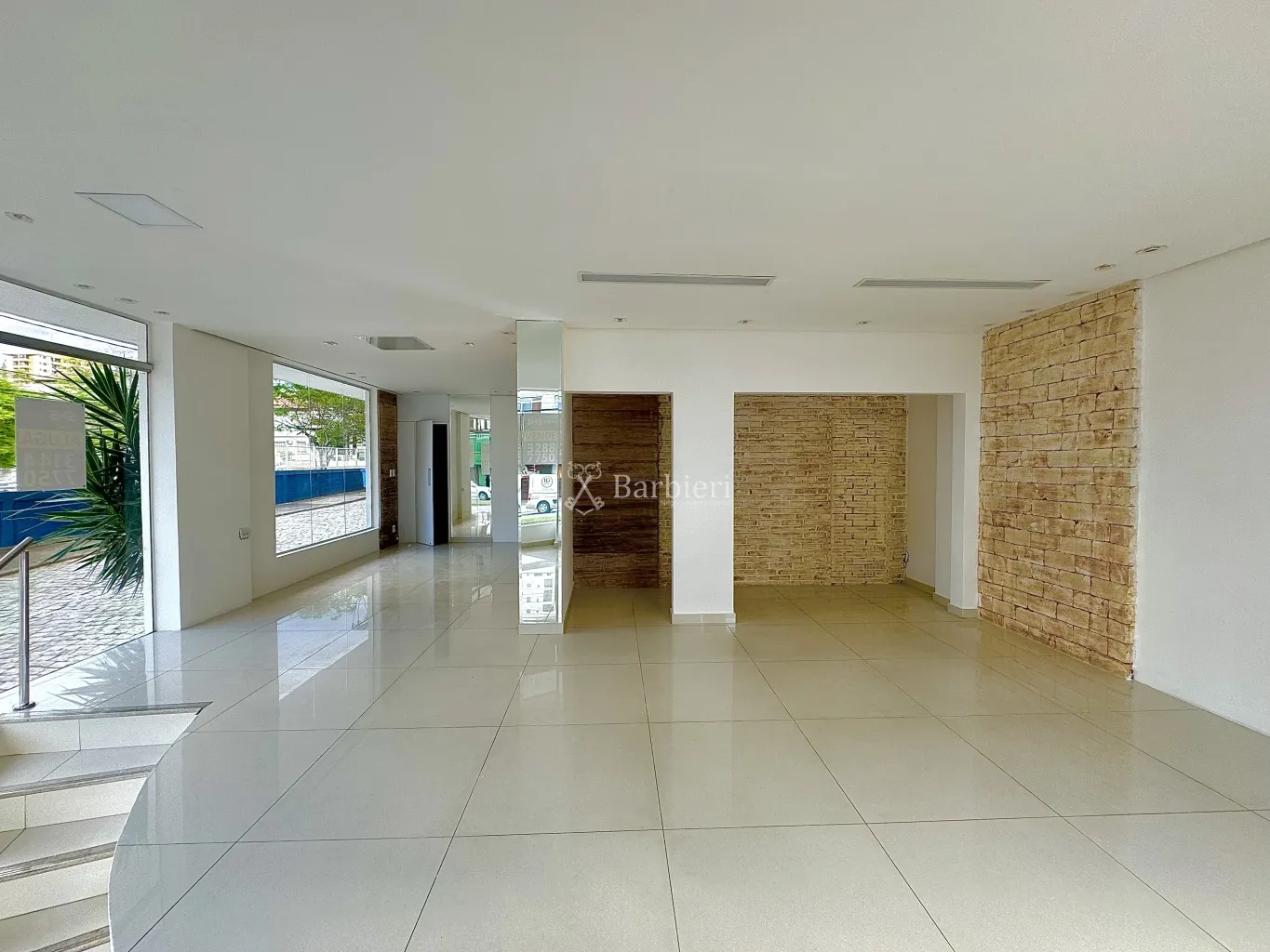 Loja comercial esquina com vitrine, 200,00 m no Bairro Victor Konder em Blumenau/SC — foto 2