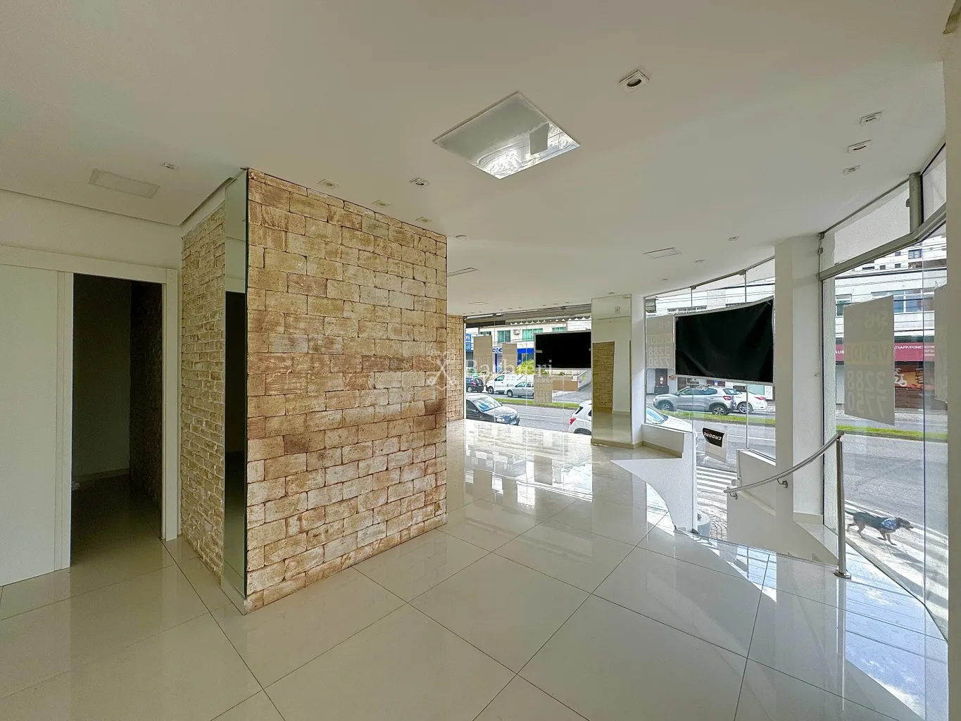 Loja comercial esquina com vitrine, 200,00 m no Bairro Victor Konder em Blumenau/SC — foto 4