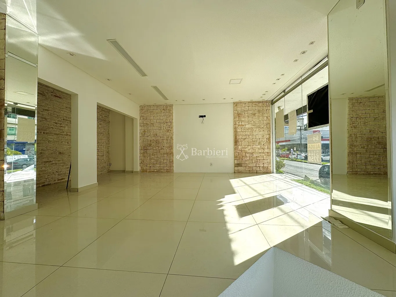 Loja comercial esquina com vitrine, 200,00 m no Bairro Victor Konder em Blumenau/SC — foto 6