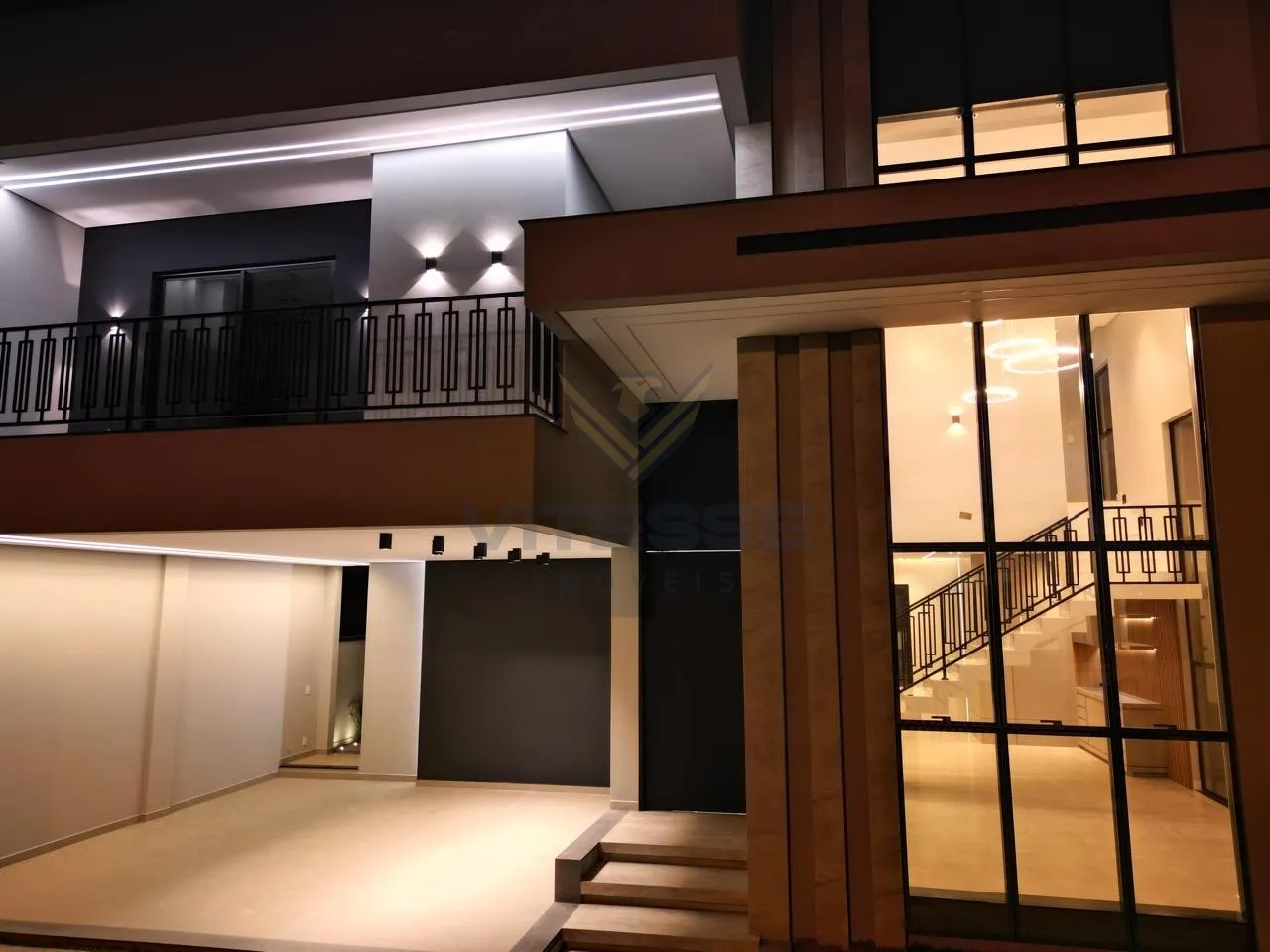 Casa de Alto Padrão a 10 Metros do Centro de Indaial. — foto 2