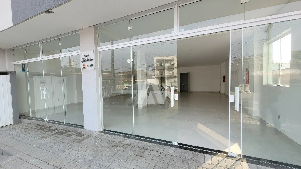 Sala Comercial à venda no bairro Fátima em Joinville, por R$ 700.000.00. - foto 1