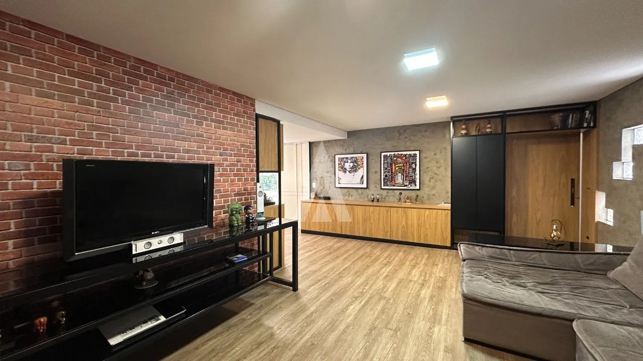 Casa Comercial à venda no bairro Bucarein em Joinville, por R$ 1.200.000.00. — foto 2