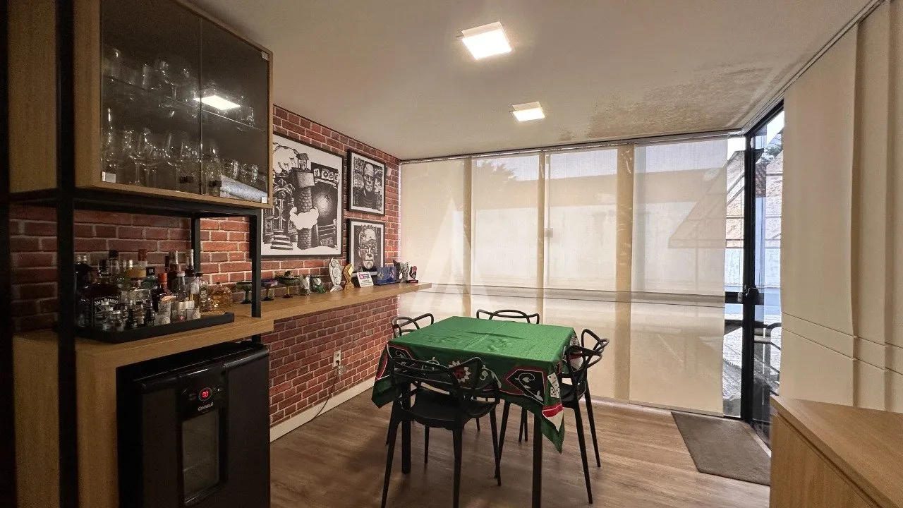 Casa Comercial à venda no bairro Bucarein em Joinville, por R$ 1.200.000.00. — foto 5