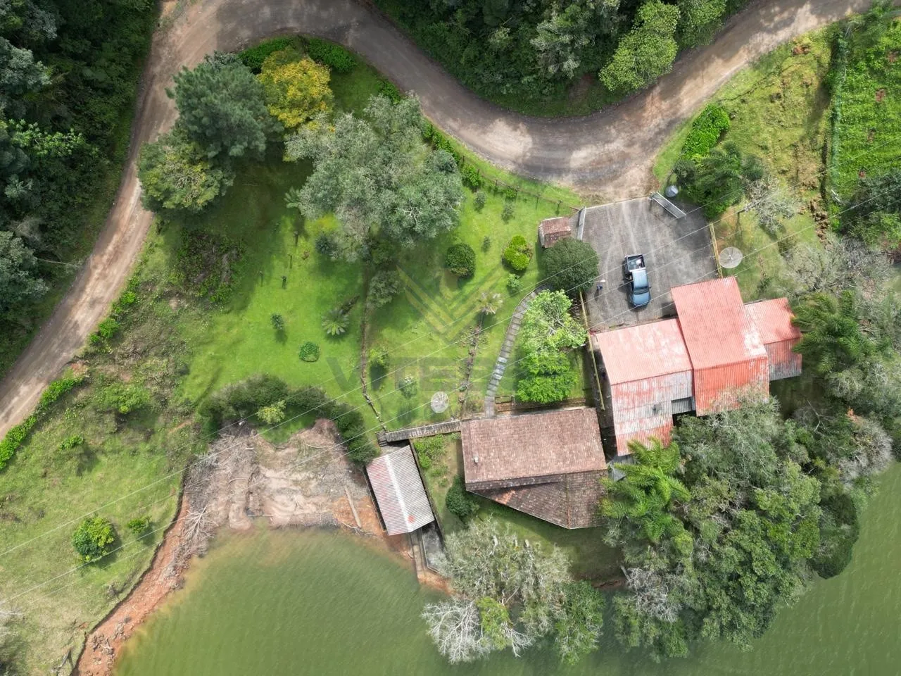 Casas em terreno amplo na represa de Alto Cedros, Rio dos Cedros. — foto 5
