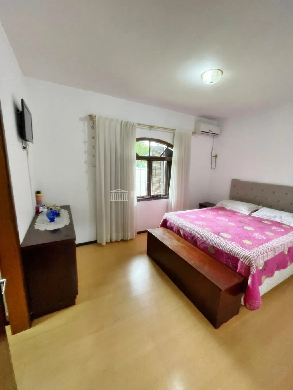 Casa averbada ideal para quem busca acessibilidade e conforto, com 3 dormitórios, sendo 1 suíte, área de festa com churrasqueira, lavabo, área de serviço, deposito e garagem. — foto 7