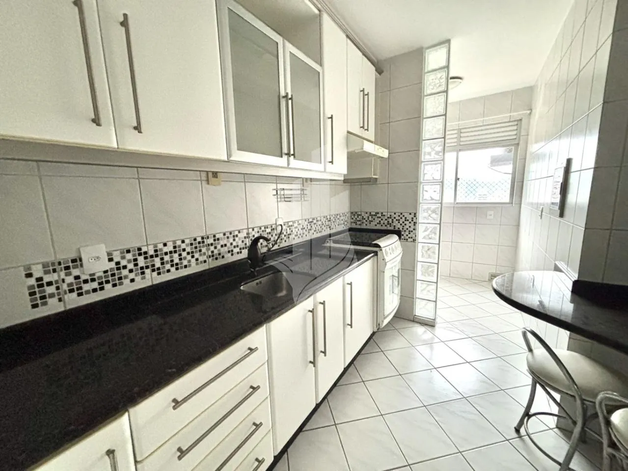 Apartamento semi mobiliado no bairro Vila Nova - foto 1