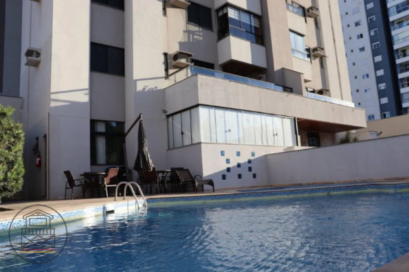 Lindo apartamento MOBILIADO com 03 dormitórios sendo uma suíte, em condomínio seguro e completo. — foto 2