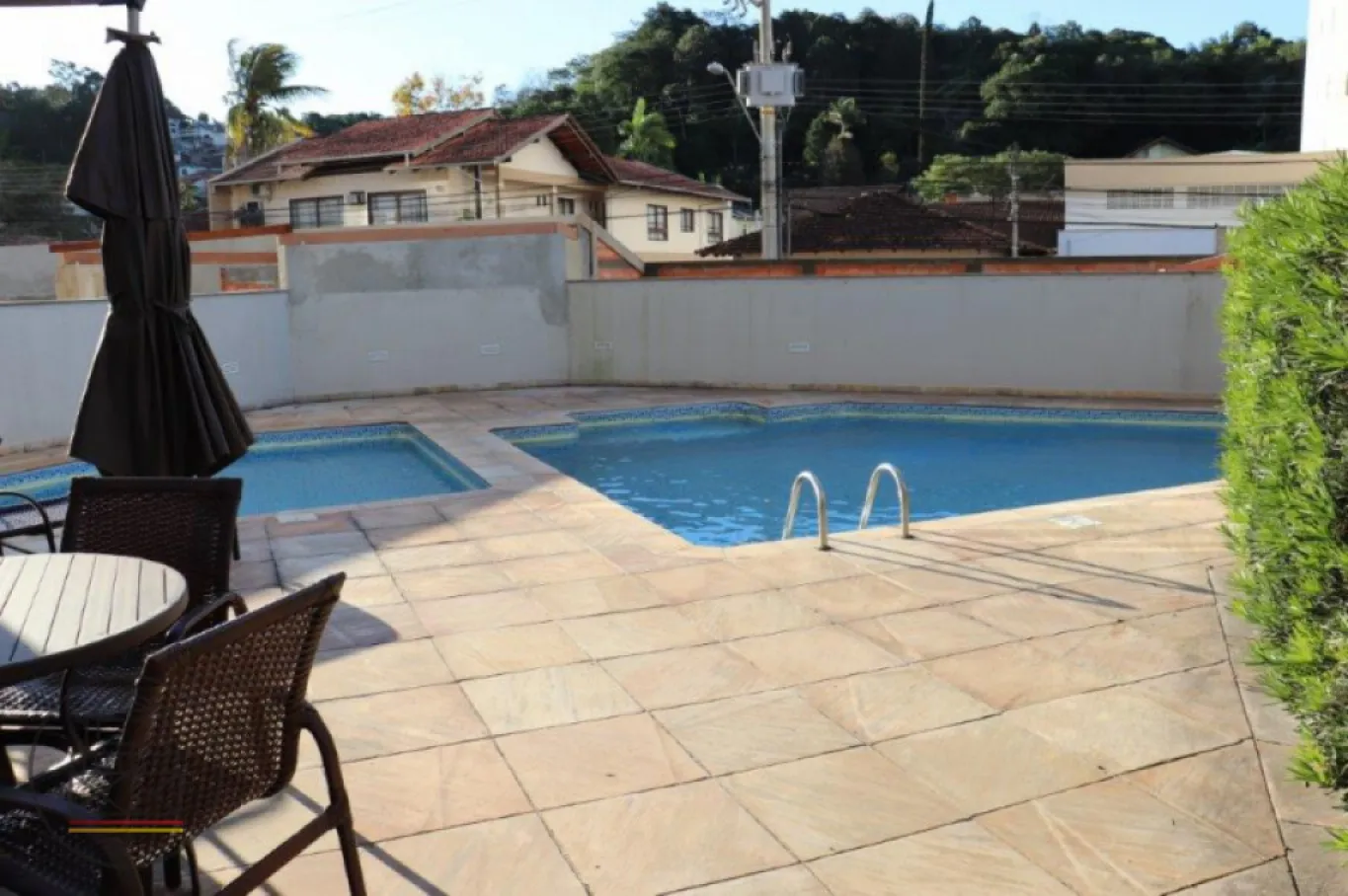 Lindo apartamento MOBILIADO com 03 dormitórios sendo uma suíte, em condomínio seguro e completo. — foto 3
