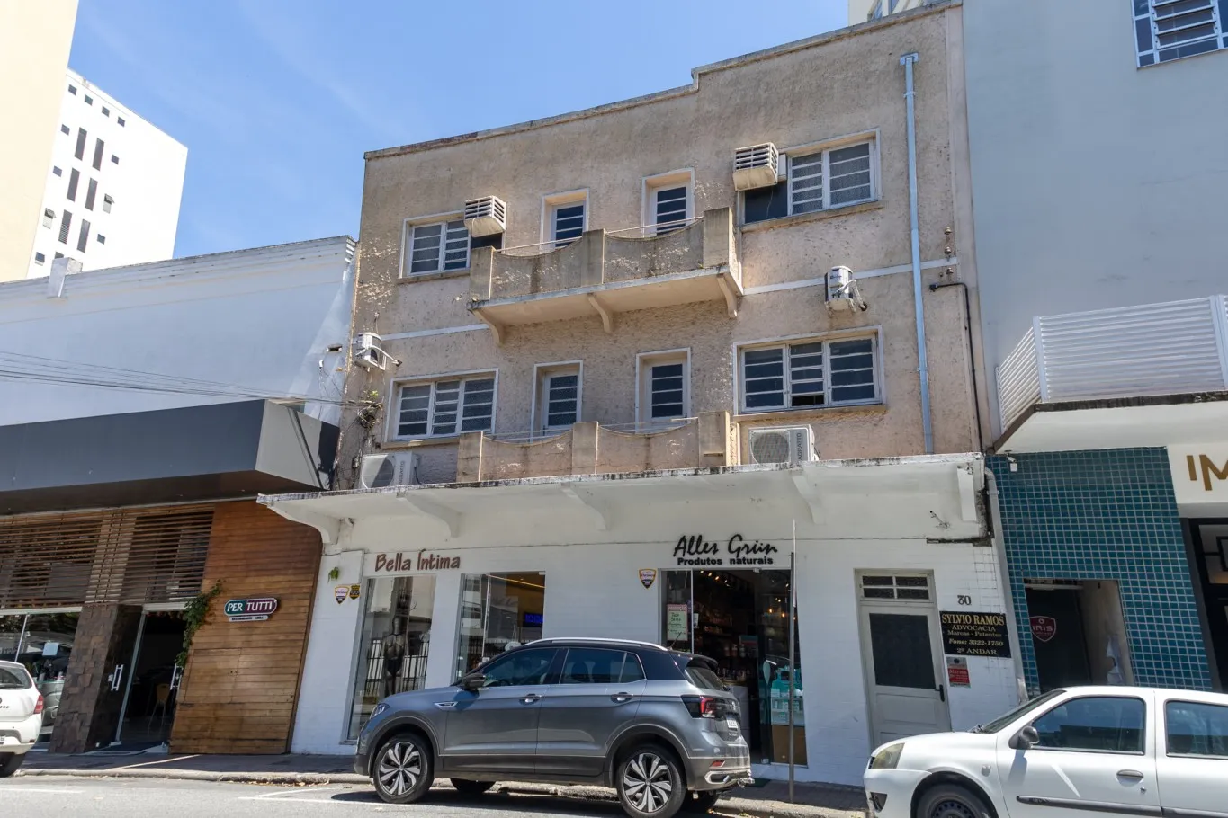 Prédio comercial no centro de Blumenau, proximo a rua XV de Novembro, frente corredor de serviço, imóvel locado na Dinamica sul a imobiliária em Blumenau presente nas suas conquistas - foto 1