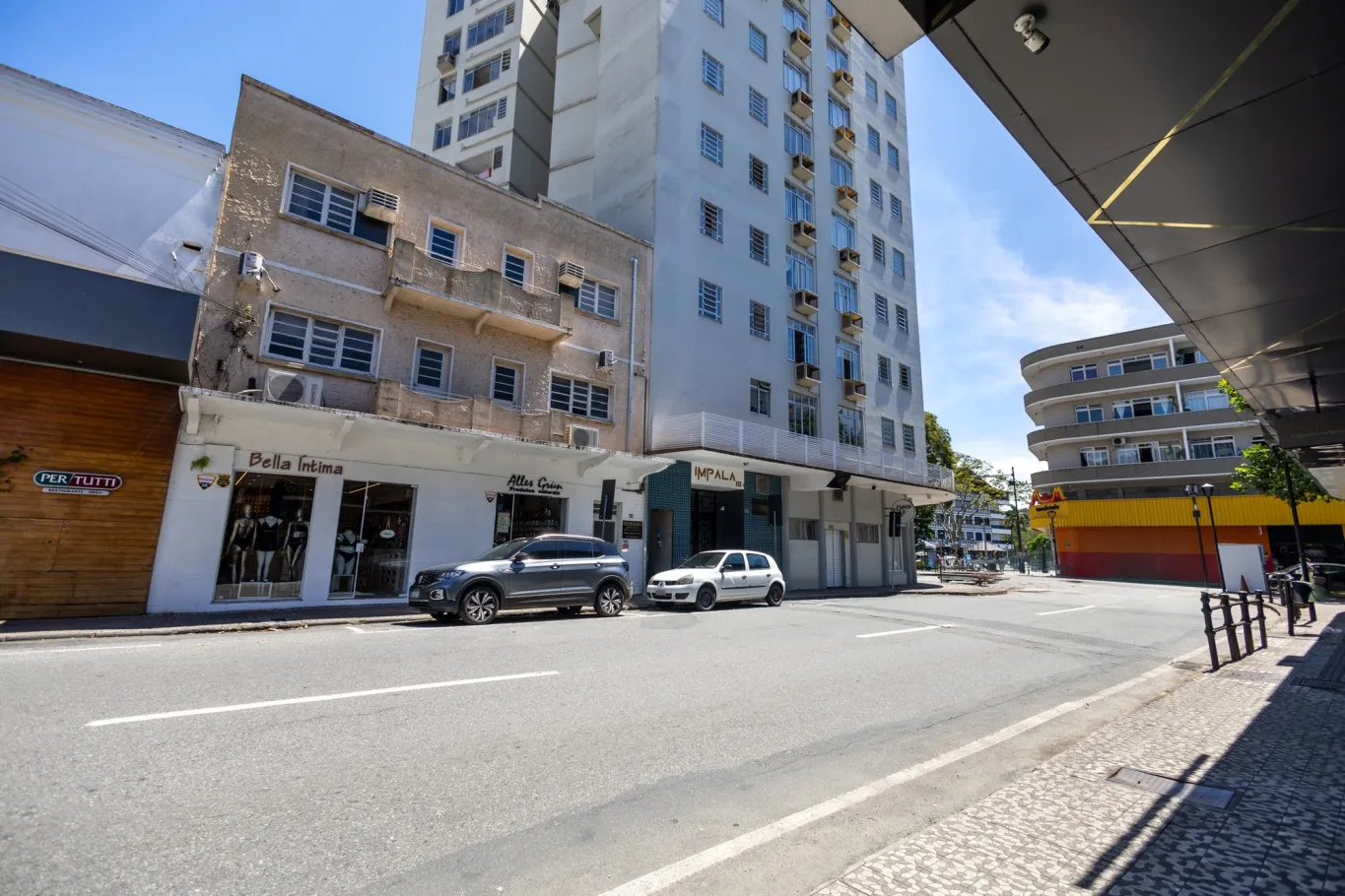 Prédio comercial no centro de Blumenau, proximo a rua XV de Novembro, frente corredor de serviço, imóvel locado na Dinamica sul a imobiliária em Blumenau presente nas suas conquistas — foto 3