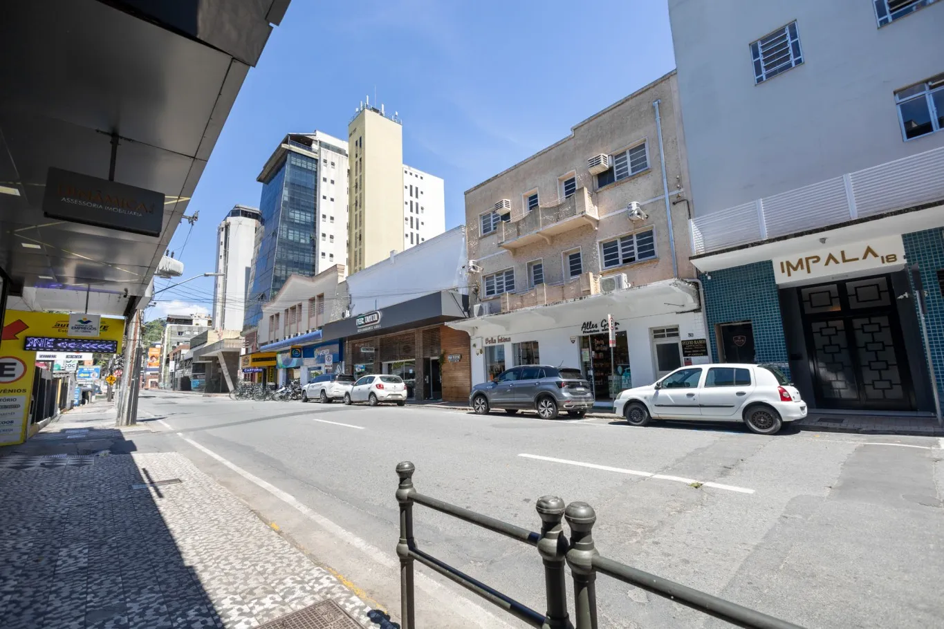 Prédio comercial no centro de Blumenau, proximo a rua XV de Novembro, frente corredor de serviço, imóvel locado na Dinamica sul a imobiliária em Blumenau presente nas suas conquistas — foto 4