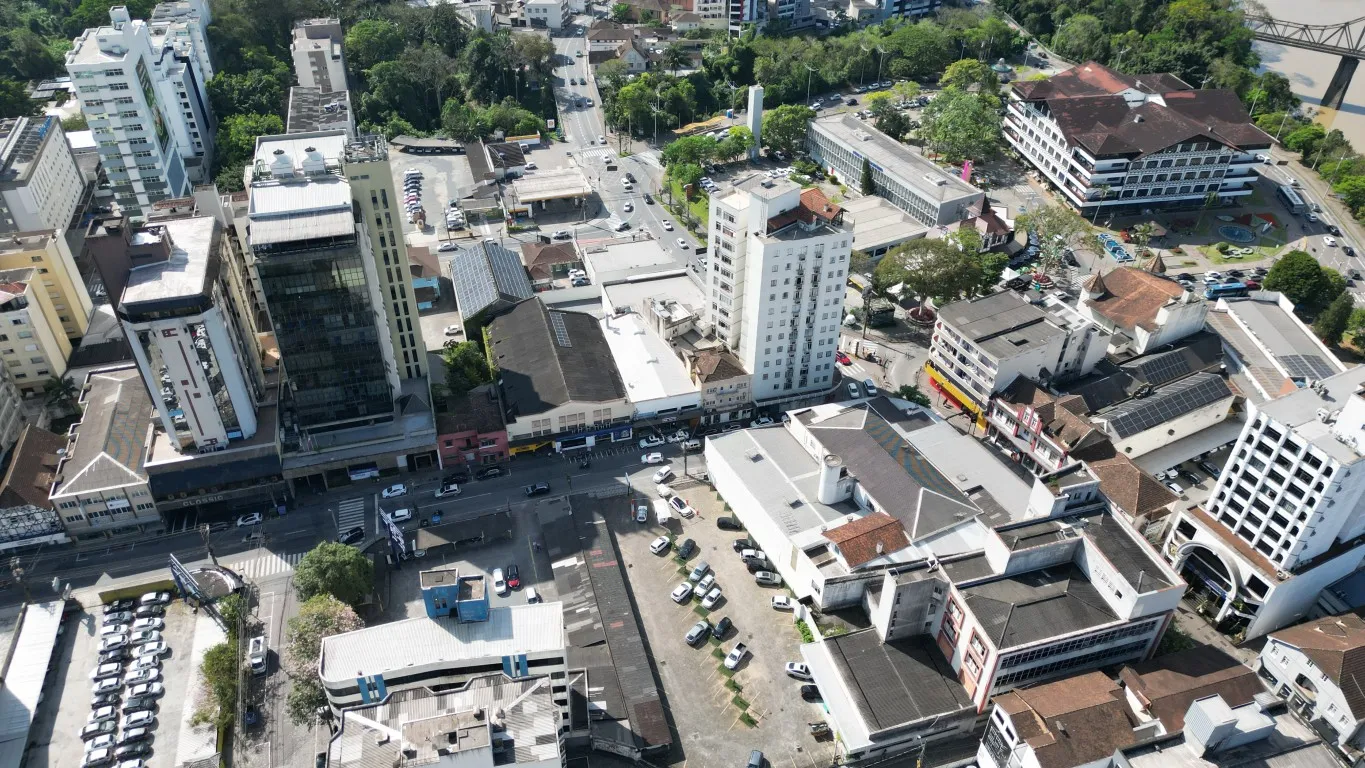 Prédio comercial no centro de Blumenau, proximo a rua XV de Novembro, frente corredor de serviço, imóvel locado na Dinamica sul a imobiliária em Blumenau presente nas suas conquistas — foto 7