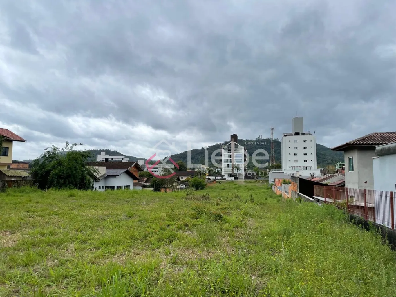 Oportunidade de terreno na Avenida 21 de Janeiro no Centro da cidade de Pomerode com 1.778,45m fazendo frente em 14,00 metros. - foto 1