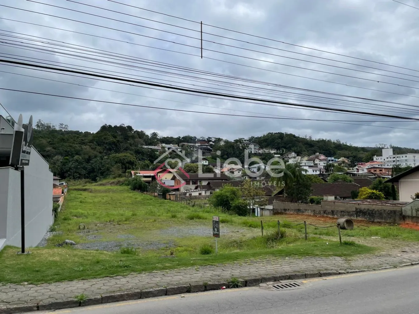 Oportunidade de terreno na Avenida 21 de Janeiro no Centro da cidade de Pomerode com 1.778,45m fazendo frente em 14,00 metros. — foto 2