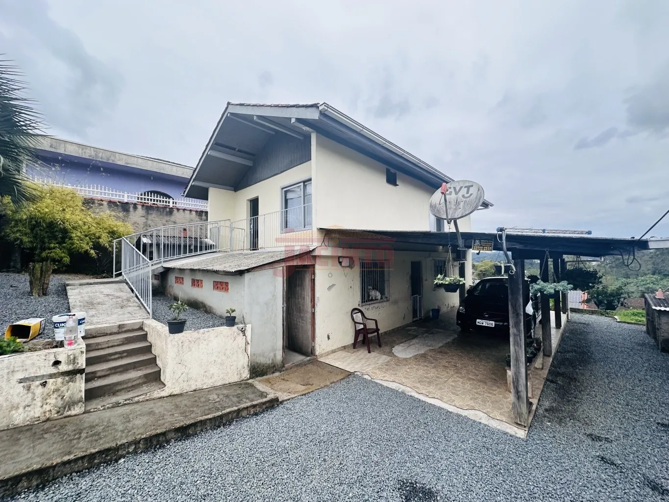 Casa de 2 pavimentos, opção para moradia e locação, no Bairro Fortaleza. - foto 1