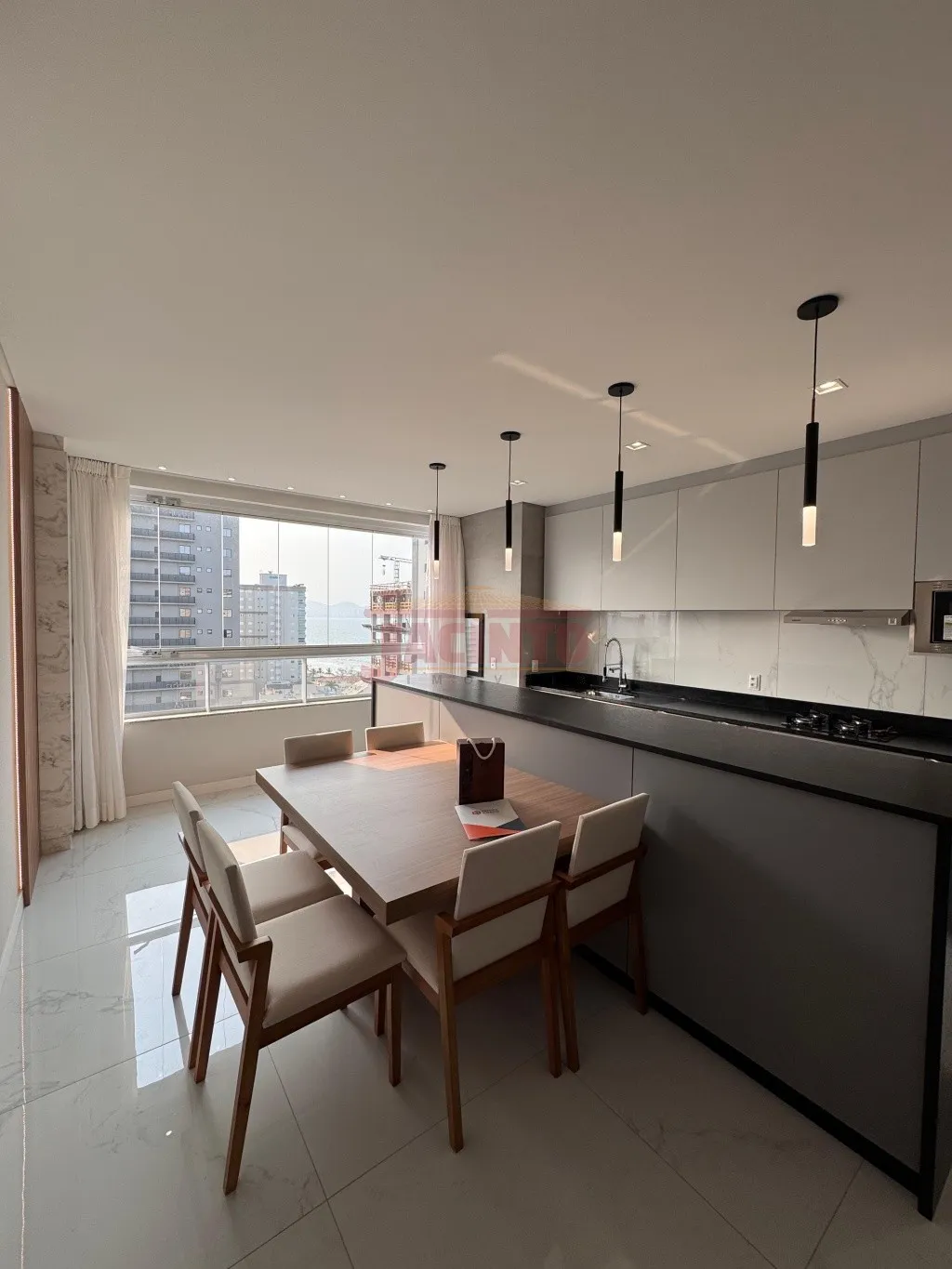 APARTAMENTO MOBILIADO E EQUIPADO - ÚLTIMO ANDAR, EM PEREQUÊ/PORTO BELO. — foto 2