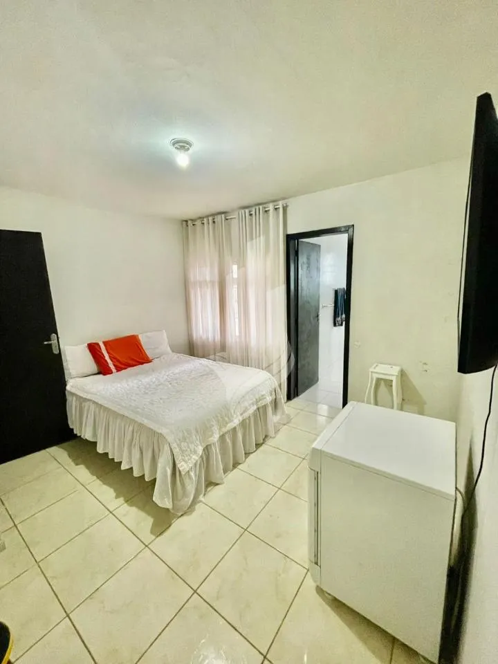 Oportunidade Imperdível! 2 casas independentes no terreno com 450 m ! — foto 3
