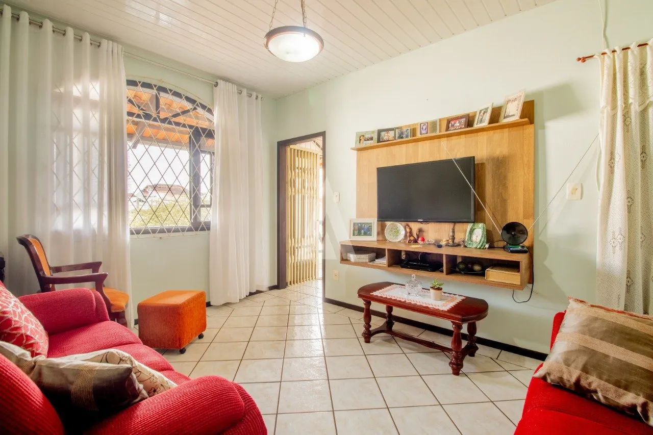 Casa com 3 quarto(s) à venda no bairro Floresta em Joinville, por R$ 810.000.00. — foto 2