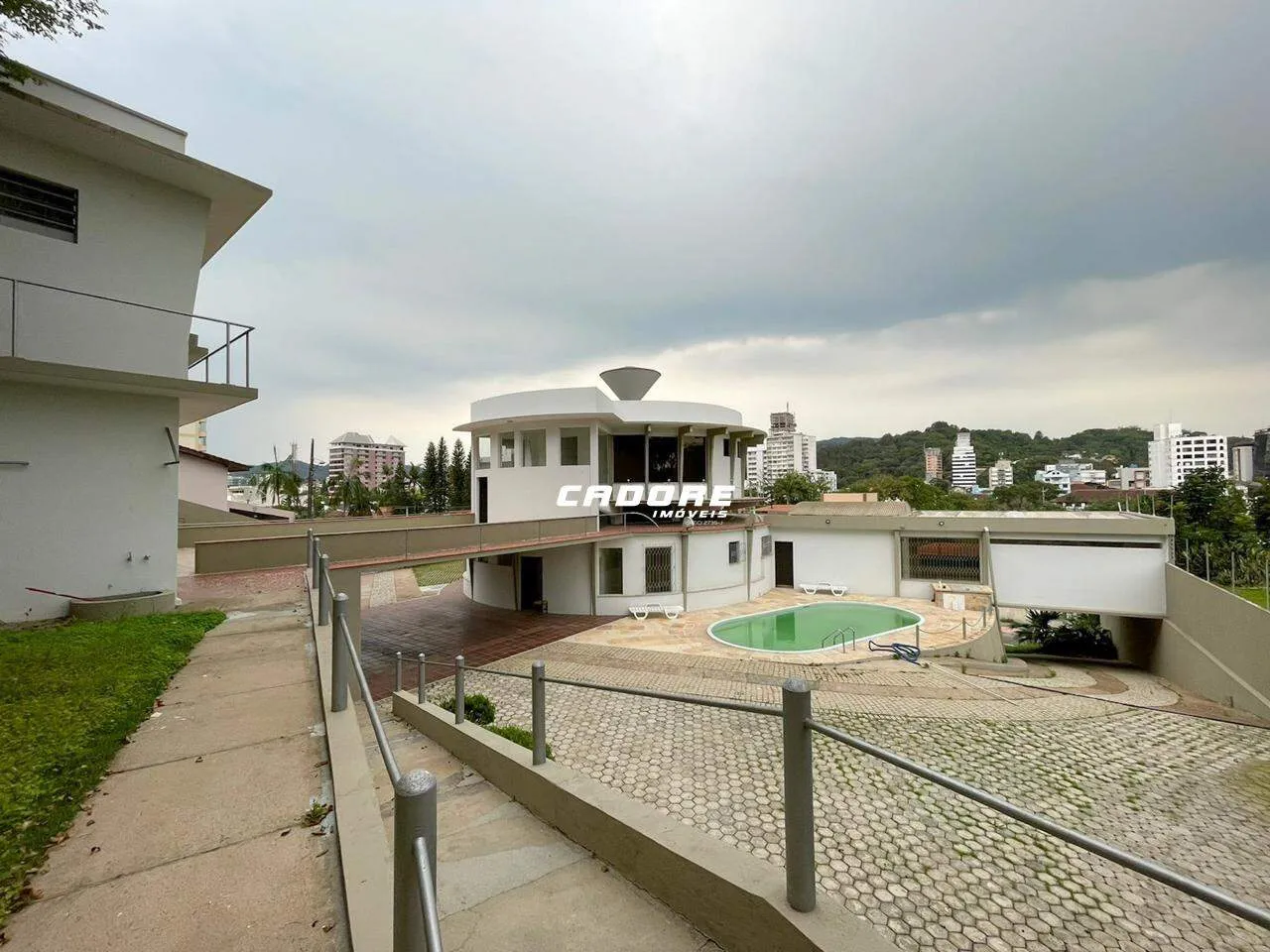 Excelente casa comercia no bairro Ponta Aguda - foto 1