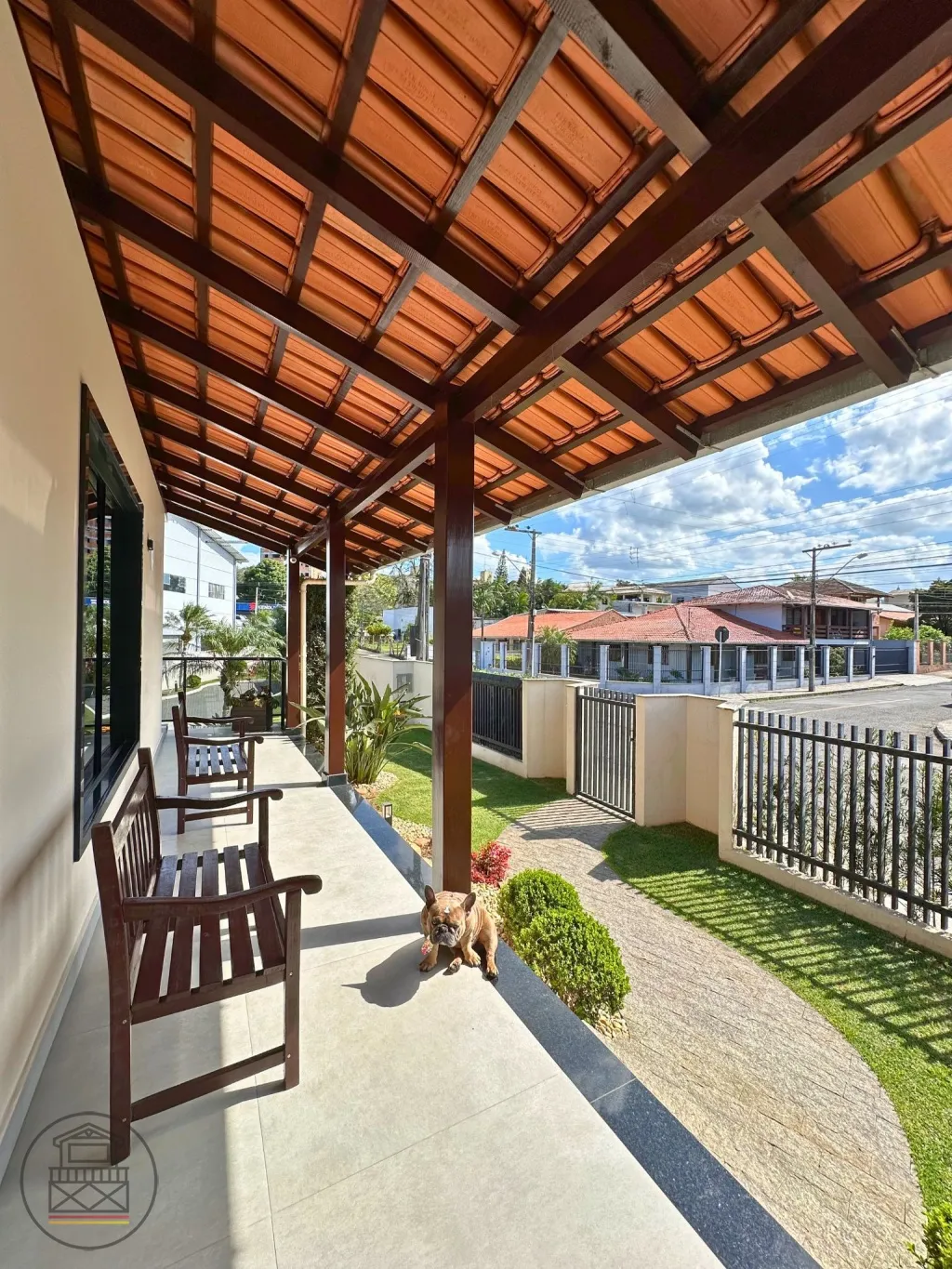 Oportunidade única! Viva com conforto e segurança em uma casa espaçosa e mobiliada, a poucos passos do novo Terminal da Água Verde!!! — foto 4