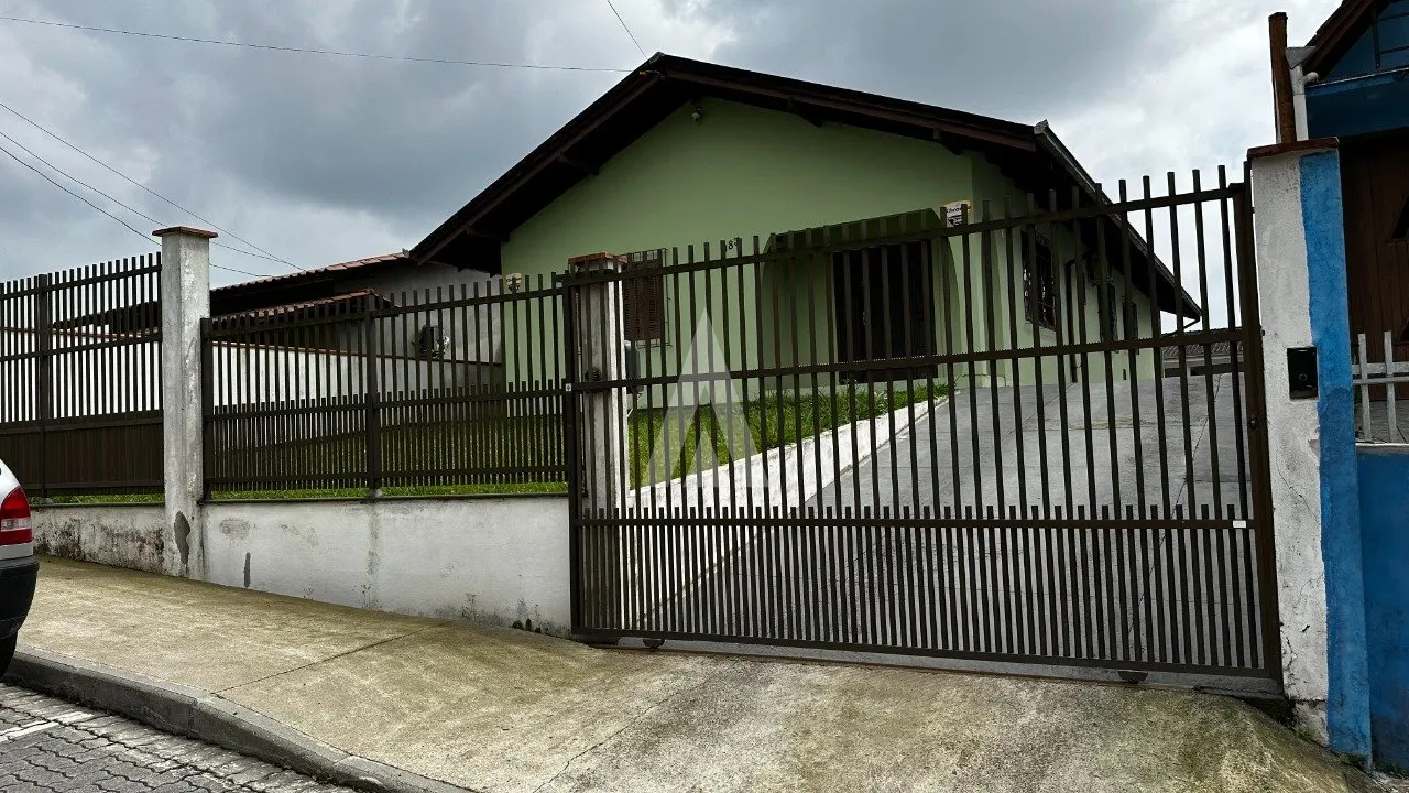 Casa com 1 suíte(s) mais 3 quarto(s) à venda no bairro Floresta em Joinville, por R$ 750.000.00. - foto 1