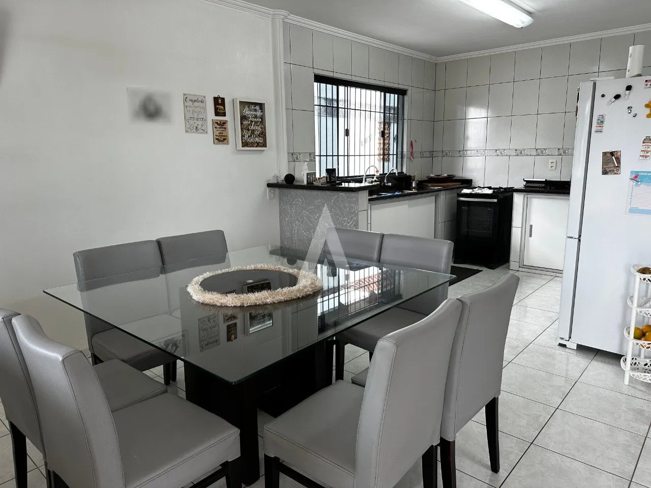 Casa com 1 suíte(s) mais 3 quarto(s) à venda no bairro Floresta em Joinville, por R$ 750.000.00. — foto 4