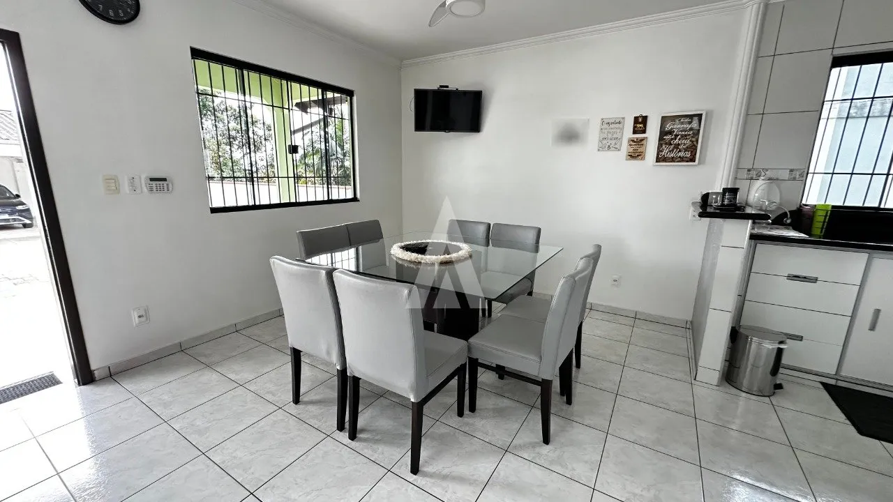 Casa com 1 suíte(s) mais 3 quarto(s) à venda no bairro Floresta em Joinville, por R$ 750.000.00. — foto 5