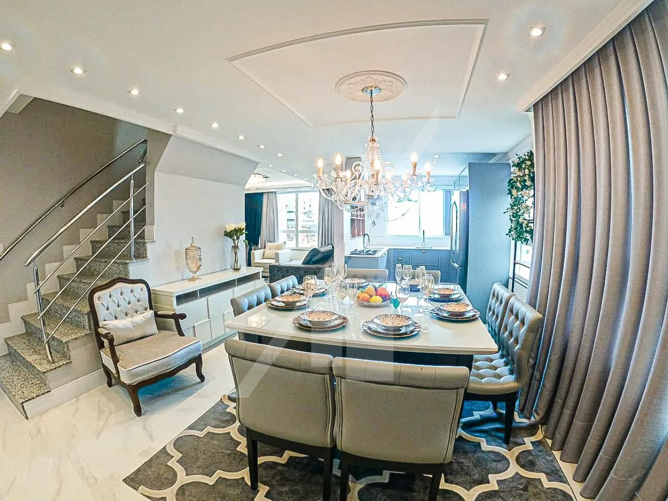 COBERTURA TRIPLEX COM TRÊS SUÍTES, MOBILIADA E FINAMENTE DECORADA - PRAIA DE PEREQUÊ/ PORTO BELO — foto 2