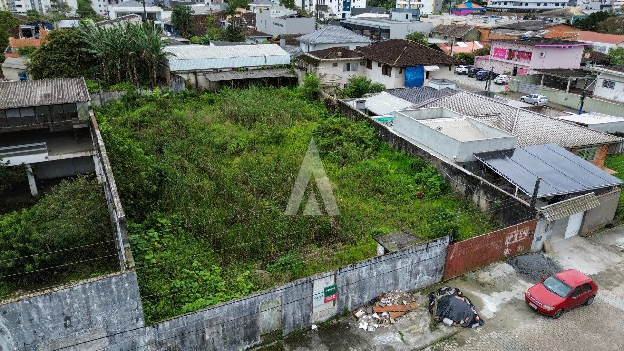 Terreno à venda no bairro Anita Garibaldi em Joinville, por R$ 1.750.000.00. — foto 3