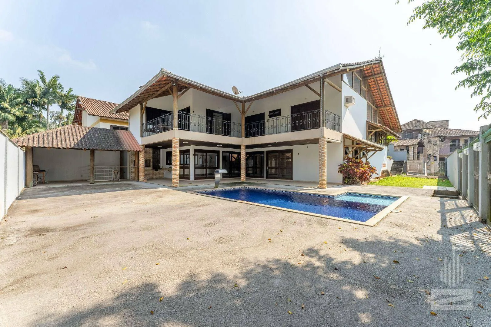 Ampla Casa à Venda com 3 Dormitórios e 547m no bairro Escola Agrícola em Blumenau - foto 1