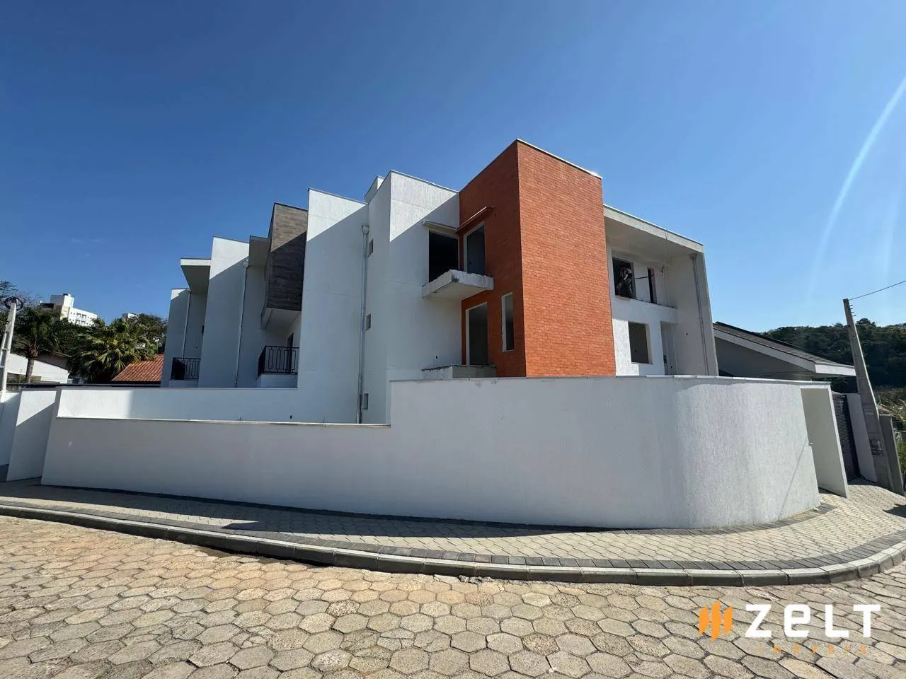 Casa Triplex de Alto Padrão à venda com 3 Dormitórios e 175m no bairro Escola Agrícola em Blumenau - foto 1