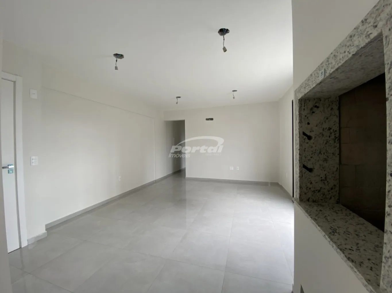 Apartamento com 2 suítes, a cerca de 200 metros do mar, no centro de Balneário Piçarras/SC (Cód. 20081) — foto 4