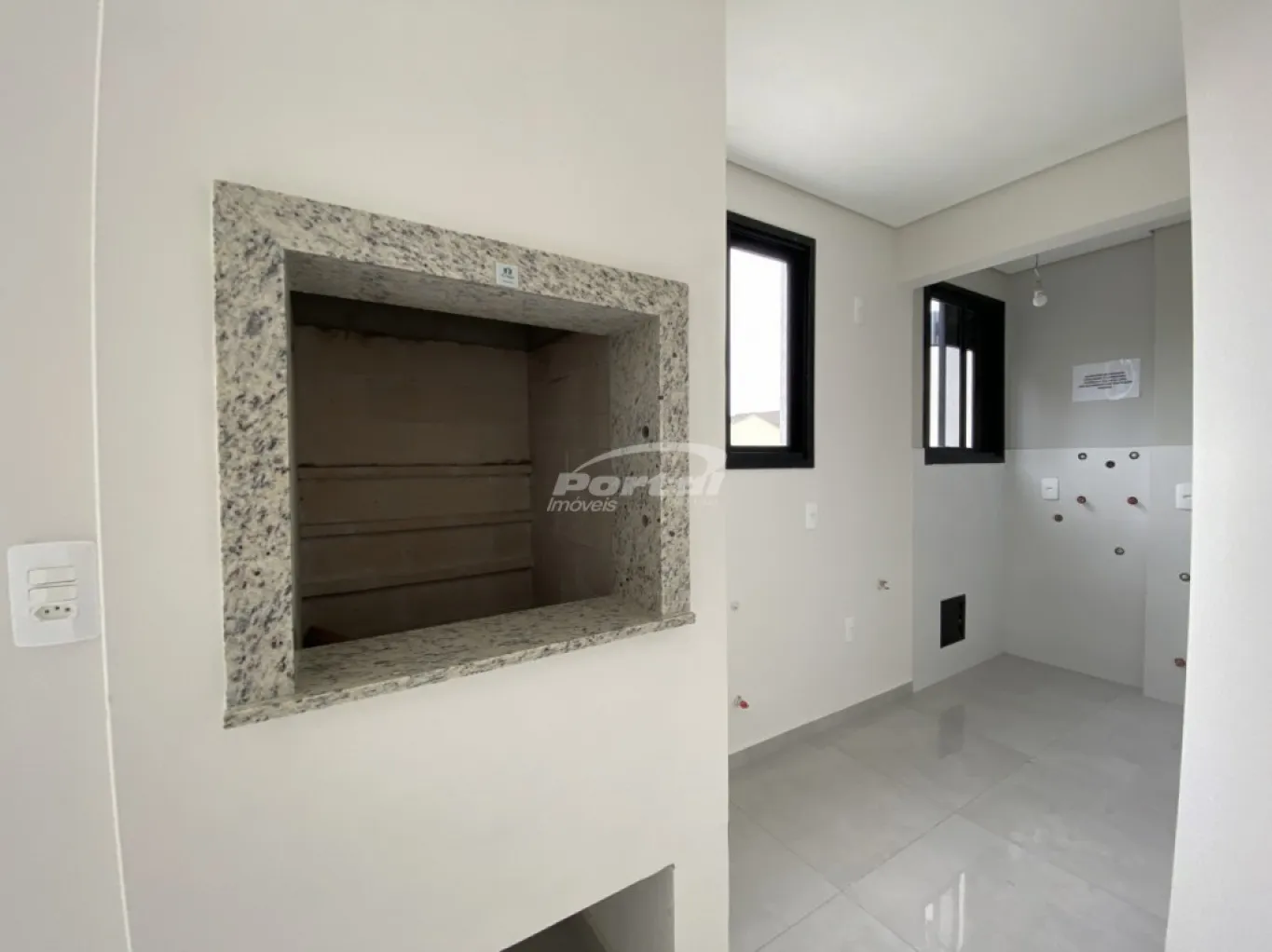 Apartamento com 2 suítes, a cerca de 200 metros do mar, no centro de Balneário Piçarras/SC (Cód. 20081) — foto 6