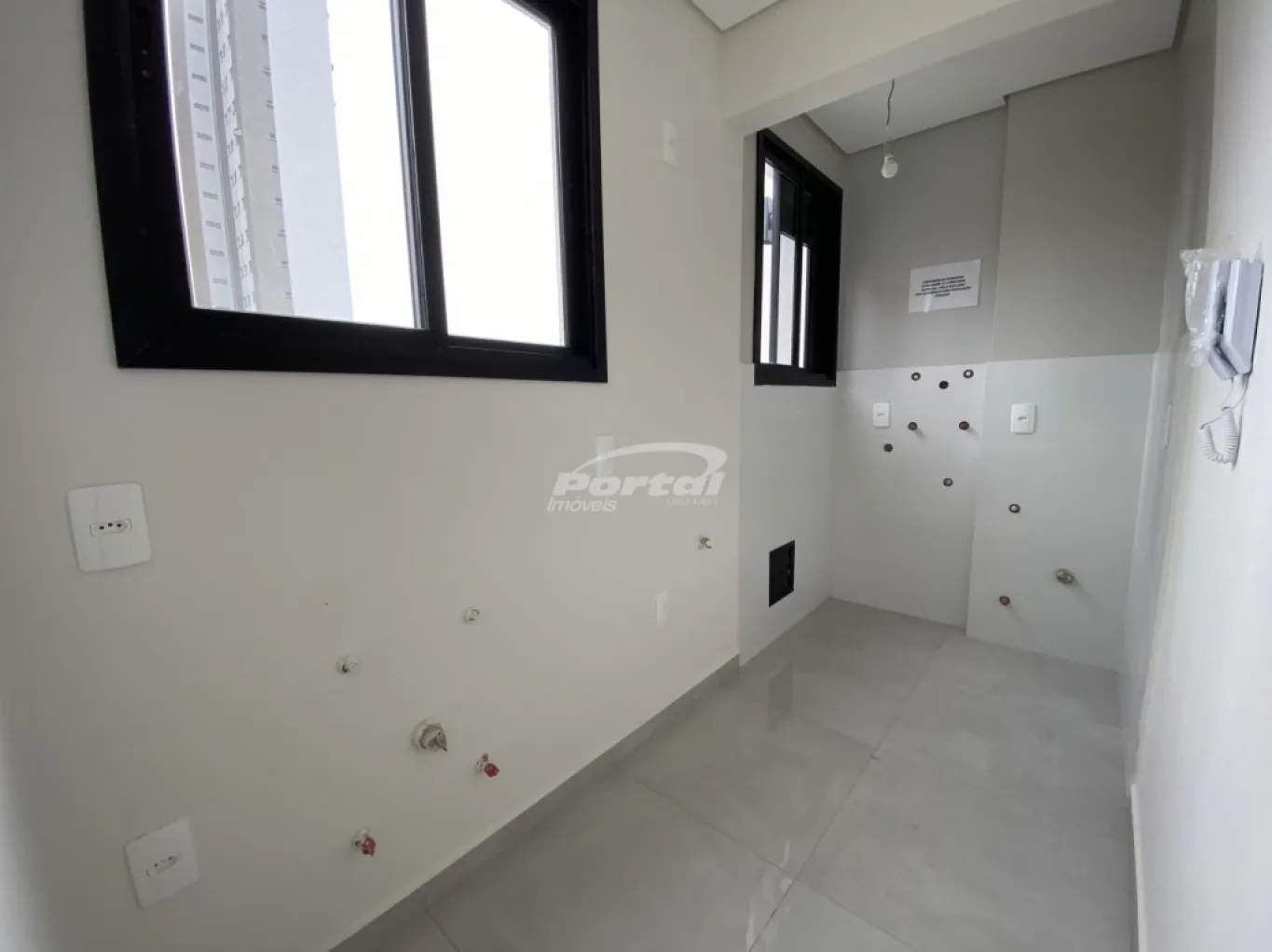 Apartamento com 2 suítes, a cerca de 200 metros do mar, no centro de Balneário Piçarras/SC (Cód. 20081) — foto 7