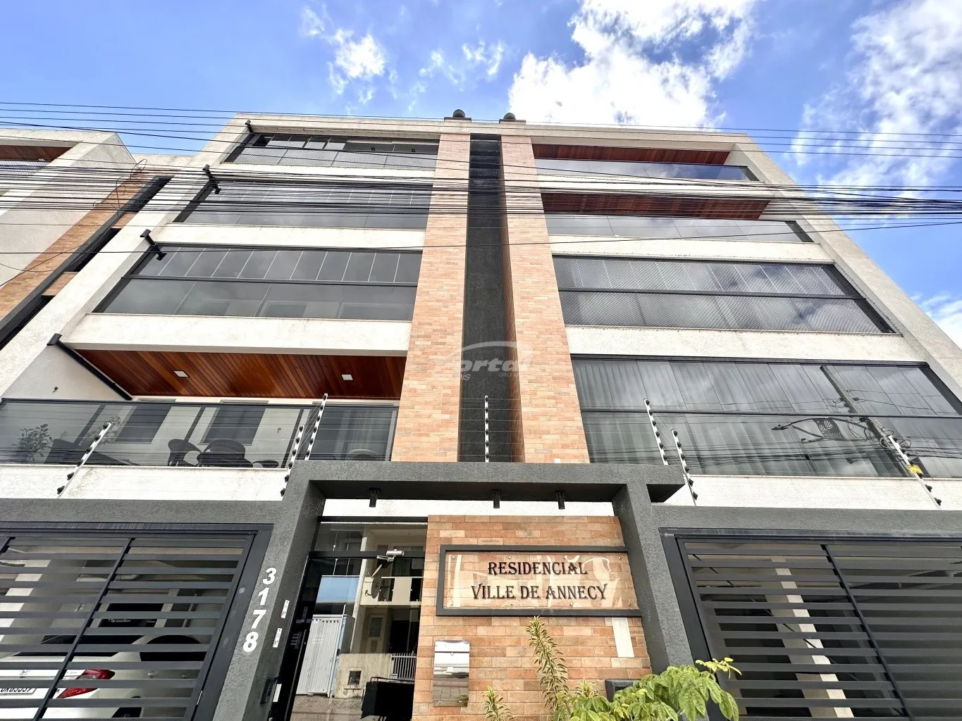 Apartamento com 2 suítes, a cerca de 200 metros do mar, no centro de Balneário Piçarras/SC (Cód. 20081) — foto 2
