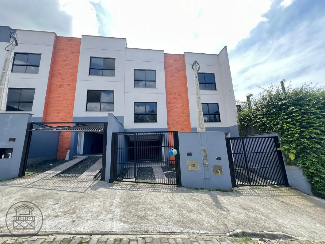 Triplex com Excelente localização no bairro Escola Agricola. - foto 1
