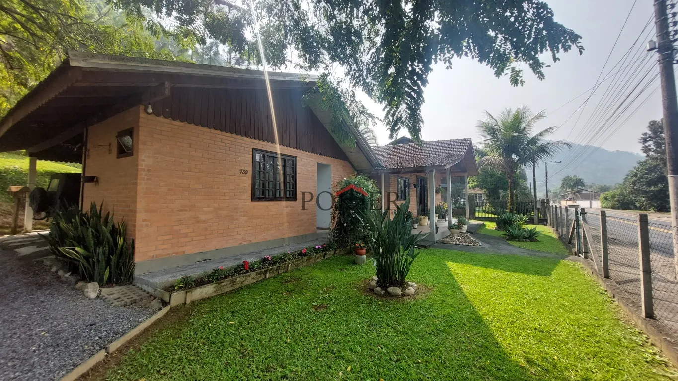 Excelente casa rústica residencial ou comercial no Bairro Centro na cidade de Pomerode com 159,74m de construção, edificado num terreno com 3.055,00m. - foto 1