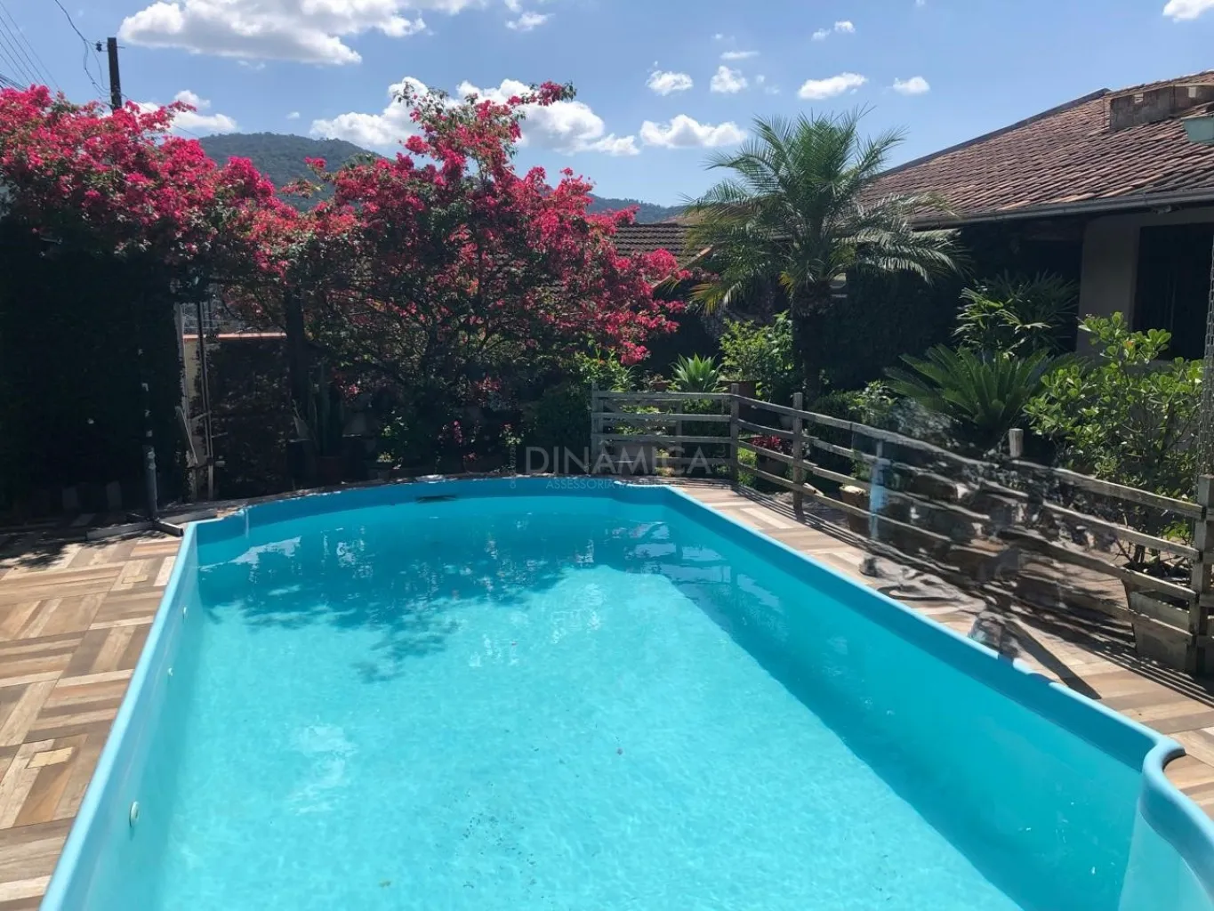 Casa semimobiliada com 3 suítes e piscina a venda no bairro Garcia em Blumenau - foto 1