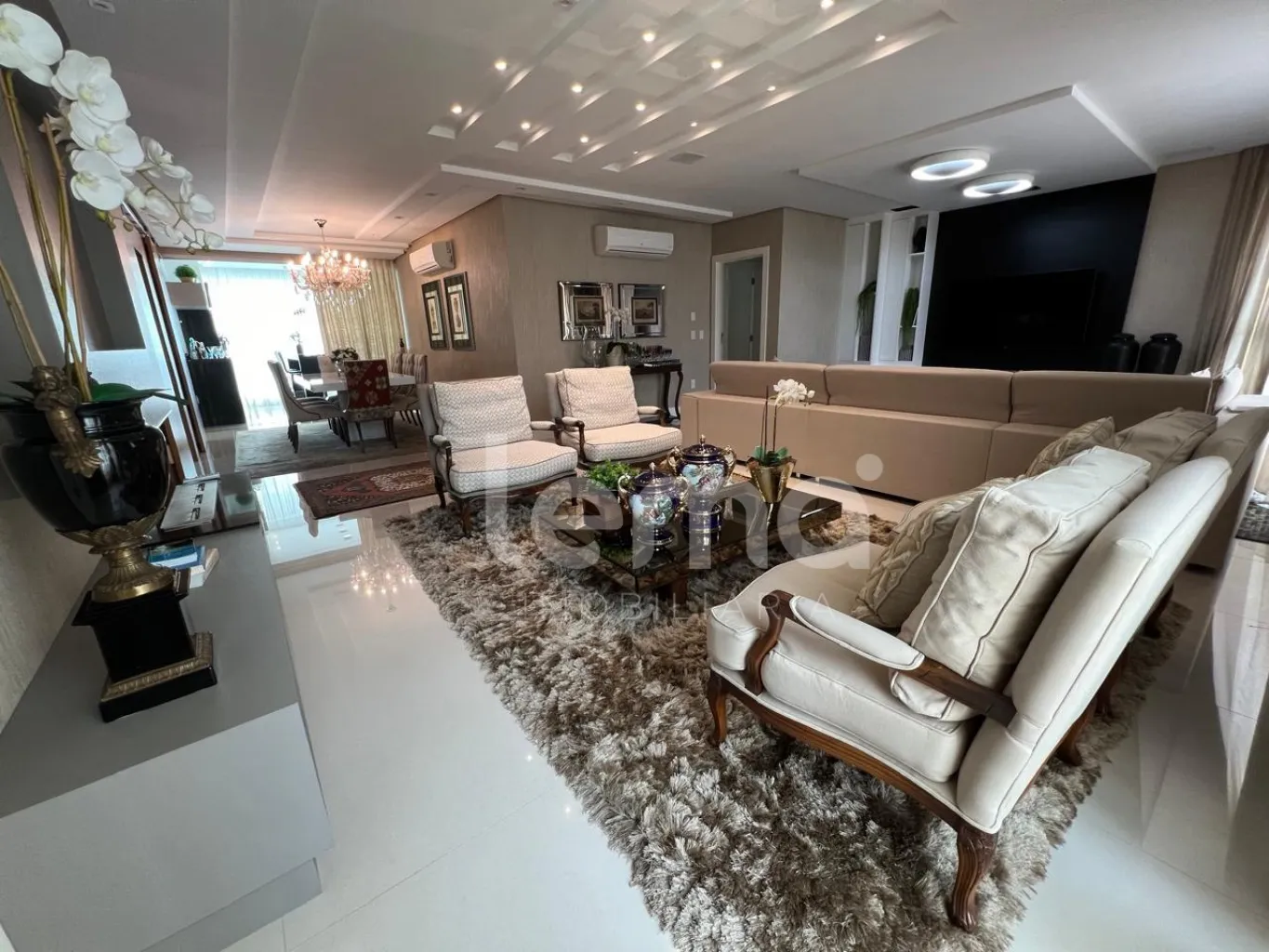 Apartamento com 227,00m de área privativa, 4 suítes e 4 vagas de garagem mais box — foto 2