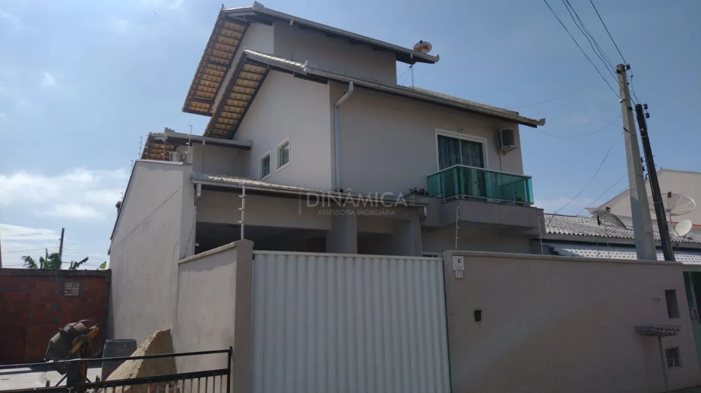 Casa semimobiliada com 165m2 em Penha a 200mt do mar e próximo do parque Beto Carrero - foto 1